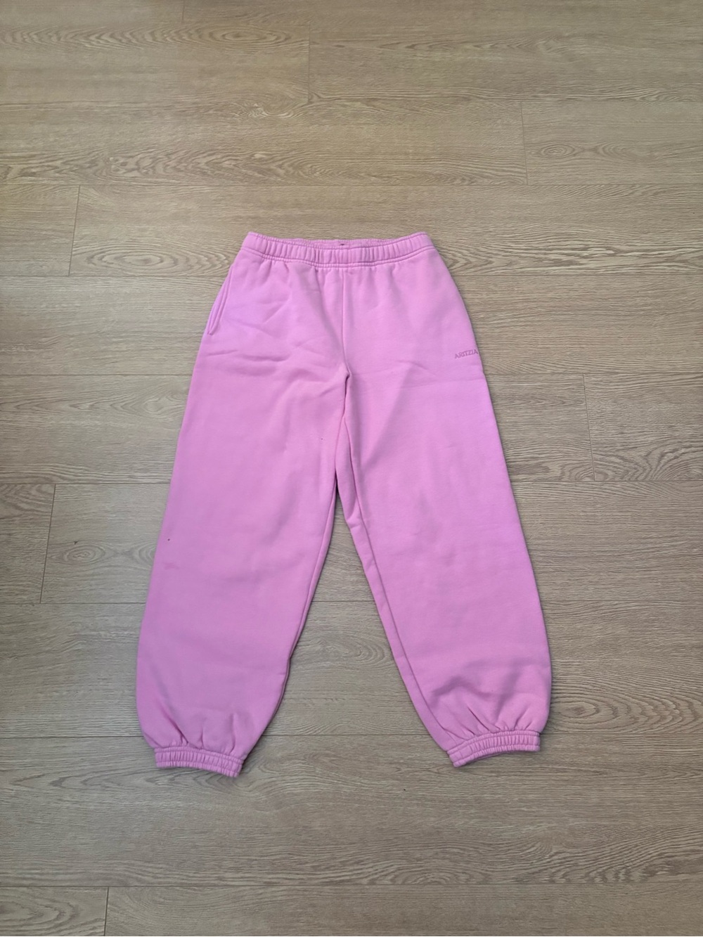 Aritzia sweat fleece set in morganite pink- perfect crew and joggers - Picture 2 of 7